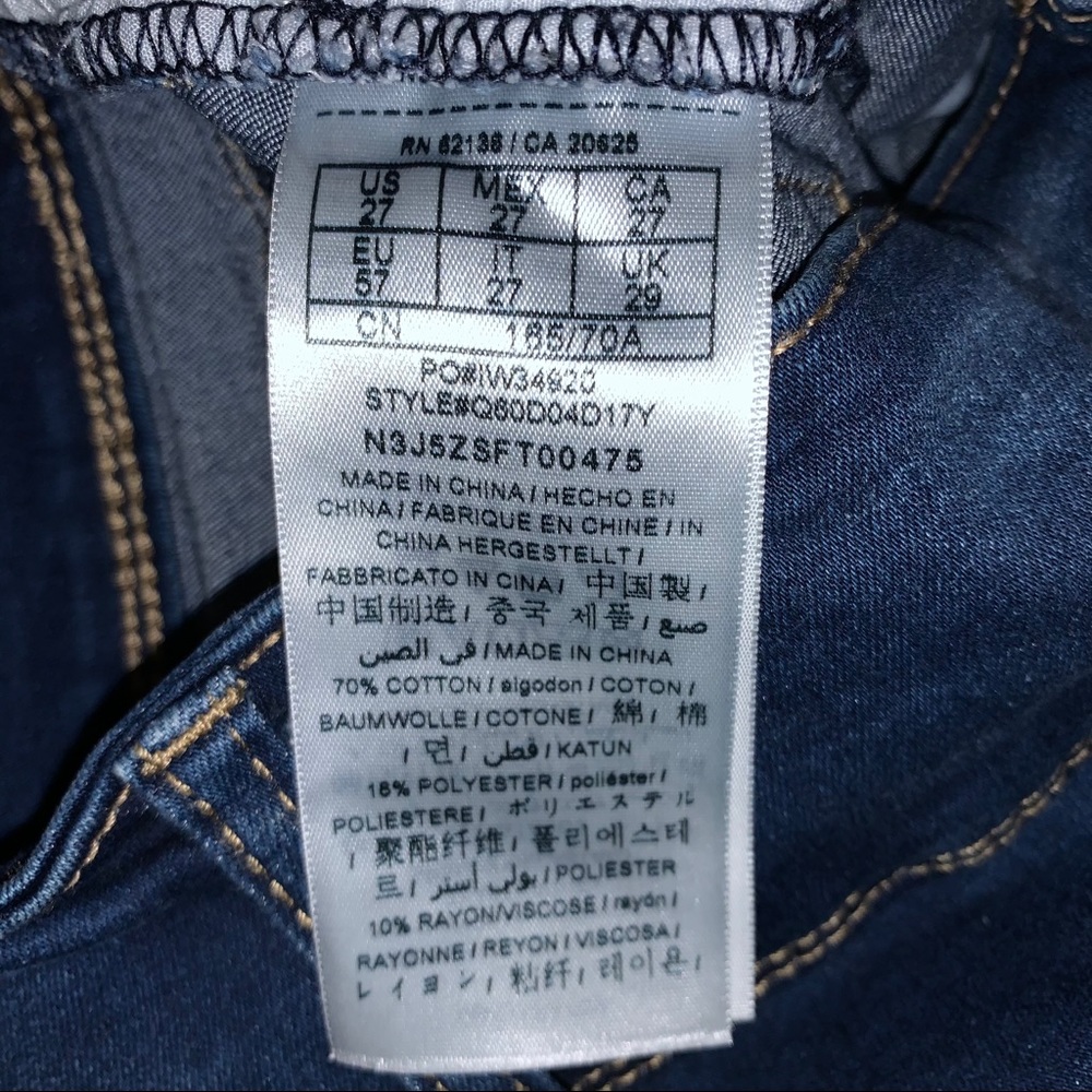 GUESS Shorts - Picture 2 of 3